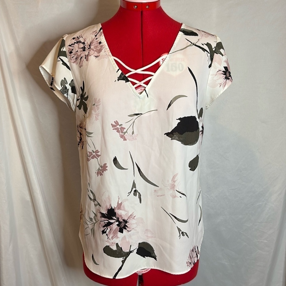 Dynamite short sleeve floral blouse